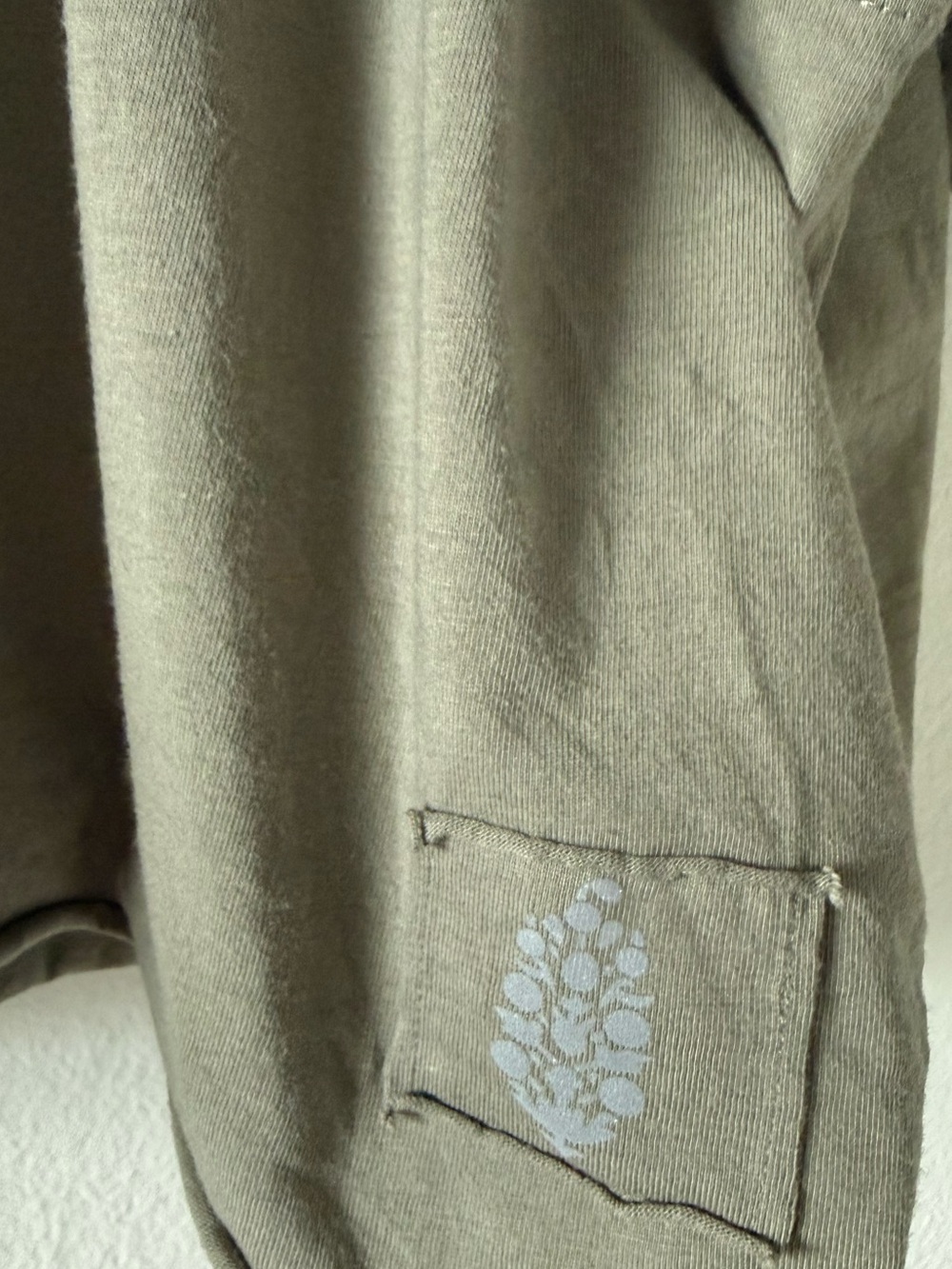 Free People Movement Inspire Buti Logo Tee in Sage Green Size XS Preloved - Picture 6 of 7